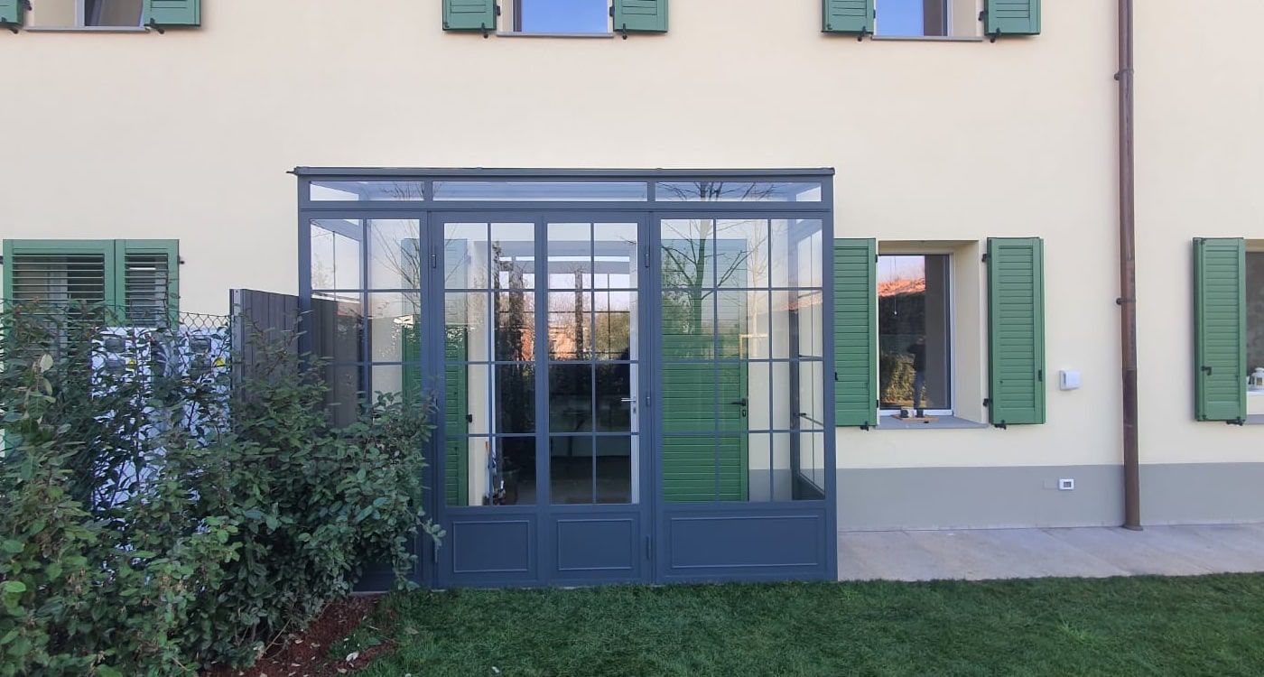 Protezione e Design copertura in ferro per porta d'Ingresso abitazione