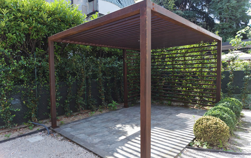 Modello di gazebo in ferro da giardino realizzato su misura da RB Fabbro